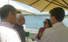 Coordenador da Unidade de Penedo, Petrônio Coelho, a vice-reitora Rachel Rocha e o prefeito Marcius Beltrão