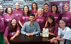 Fernando Aguzzoli com a equipe de voluntários da Abraz