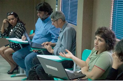 Professora Maria Clara Lemos (à direita) argumenta durante o 3º Fórum Nacional de Arte e Saúde do Condetuf