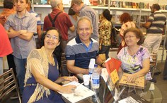 Professora Elza Maria prestigia lançamento de livros dos colegas Sandra Lira e Cícero Péricles
