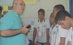 Gonzalo Ábio interage com alunos do 9º ano da Onélia Campelo