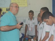 Gonzalo Ábio interage com alunos do 9º ano da Onélia Campelo