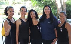 Leonéa Santiago com atletas da Ginástica rítmica