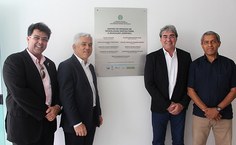 Reitor, Eurico Lobo, e representantes da Fundepes