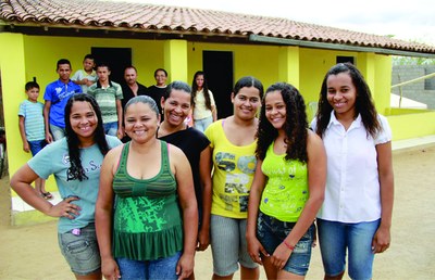 As universitárias Raquel, Maria José, Rosineide, Raqueline, Rosivânia e Rosilene, filhas de seu Ednaldo e dona Aparecida (Fotos: Jônatas Medeiros)