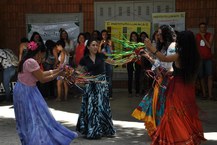 Apresentação cultural no hall da Reitoria; evento segue até esta quarta-feira