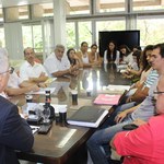 Reitor recebe estudantes de Odontologia e garante compra de material para atividades práticas