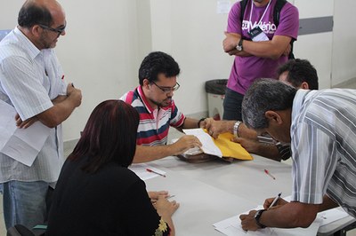 Mesa apuradora dos votos