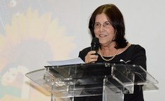 Stela Lameiras comemora a realização de mais uma bienal