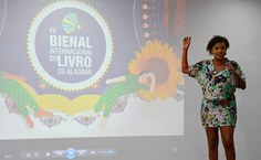 A atriz Elisa Lucinda fez um show  especial para os alagoanos