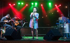 A cantora Mel Nascimento no show do grupo Malacada