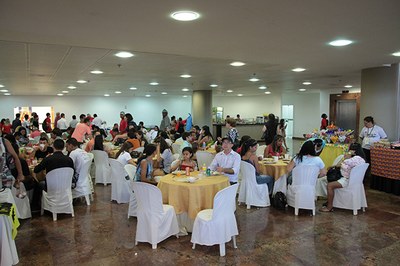 Grande área de alimentação na estrutura da Bienal