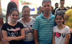 Família unida visita o maior evento literário de Alagoas