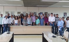 Valéria Correia e José Vieira com o grupo de apoiadores da chapa 1, hoje eleita para ocupar os cargos de reitor e vice-reitor da Ufal