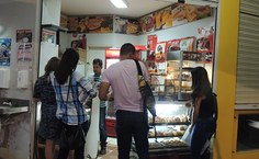 Cantina ao lado do Bloco de Matemática oferta coxinhas de frango sequinhas a R$ 3,00