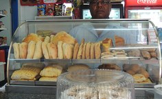 José Alexandre tem 25 anos de história no Cedu e muitos salgados para vender