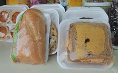 Sanduíches naturais e na baguete são os mais vendidos em quiosque em frente à Tenda Estudantil e custam R$ 3,00