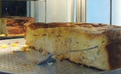 Torta salgada de frango é a melhor pedida da cantina ao lado do IM, por R$ 3,50