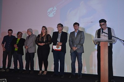 Organização do evento e patrocinadores, representantes da Algás, Ufal, governo do Estado e Prefeitura de Penedo traçam planos para ampliação do Festival de Cinema (fotos de Ana Paula Pontes)