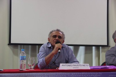 Antonio Fausto Neto na mesa de abertura do 6º Pentálogo do Ciseco