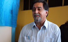 Professor homenageado se emociona