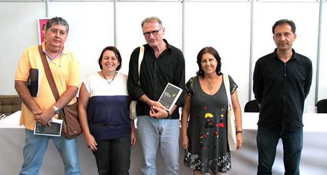 Autor Michel Agier (ao centro) com os professores participantes da tradução do livro: Bruno César Cavalcanti, Stela Lameiras, Rachel Rocha e Yann Hamonic