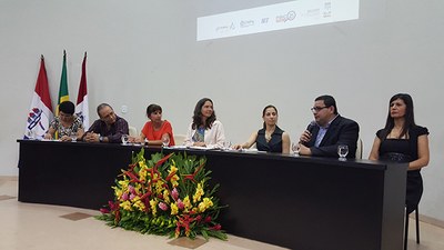 Mesa de abertura do Encontro