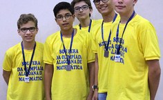 Alunos que foram premiados pelo desempenho na OAM e 3º lugar na Matexpo com o projeto Geometria: Um plano, um espaço e uma forma lúdica de se trabalhar. O desempenho da Escola Santa Clara de Assis, de Arapiraca e citada no primeiro parágrafo desta matéria