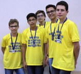 Alunos que foram premiados pelo desempenho na OAM e 3º lugar na Matexpo com o projeto Geometria: Um plano, um espaço e uma forma lúdica de se trabalhar. O desempenho da Escola Santa Clara de Assis, de Arapiraca e citada no primeiro parágrafo desta matéria