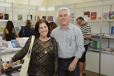 Reitor Eurico Lôbo e a diretora Stela Lameiras comemoram os ótimos números da Bienal 2015