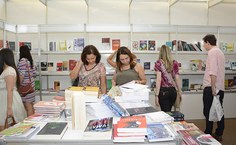 Estande de vendas de livros da Edufal