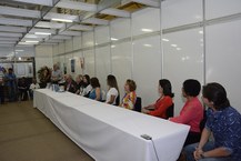 Momento de lançamentos de livros no estande da Edufal na Bienal 2015