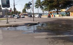 Extravasamento de esgoto próximo à Praia de Jatiúca