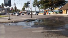 Extravasamento de esgoto próximo à Praia de Jatiúca