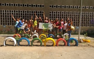 Coletivo Jovem revitaliza fachada do Centro de Educação