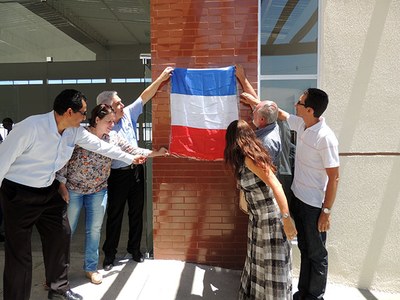 Descerram a placa do RU de Delmiro os professores Eurico Lôbo, Rachel Rocha, Nélia Callado, Aguinaldo Santos e Ivanilson Barbosa