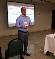 Pesquisador apresenta pesquisa sobre ensino da Matemática em congressos nacional e internacional de EAD