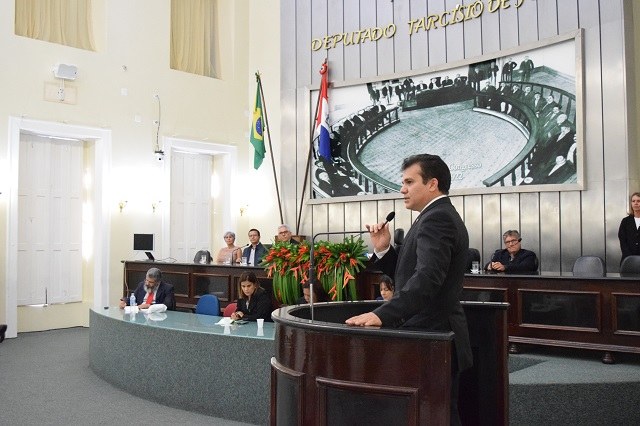 Deputado Ricardo Nezinho destaca a contribuição do reitor Eurico Lôbo para a Educação em Alagoas