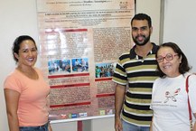 Nataly Cavalcante, 4º período de Enfermagem, José Allyson, 3º período de Psicologia, e a professora Clodis Teixeira, do Grupo de auto-cuidado em Hanseníase