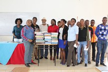 Equipe recebe livros doados pela Biblioteca da Ufal