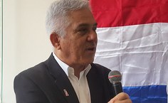 Reitor ficou emocionado com a homenagem