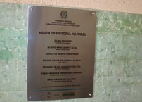 Placa marca a entrga das novas instalações do MHN