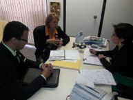 Os gestores com a assessora do senador Fernando Collor, Marise Goulart