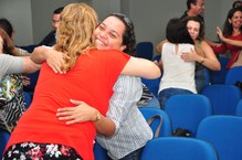 Docentes se cumprimentam pela passagem do Dia do Professor