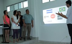 Coordenador Humberto Barbosa durante treinamento com pesquisadores de Honduras