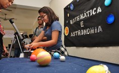 A estudante Solange Anjos gosta muito de astronomia e falou sobre o assunto durante a exposição.