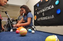 A estudante Solange Anjos gosta muito de astronomia e falou sobre o assunto durante a exposição.