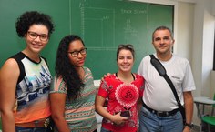 Estudantes e professores durante MatExpo do IM.