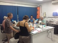 Pesquisadores durante estudo no Laboratório da Codevasf