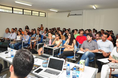 Estudantes durante debate. Fotos - Thiago Prado